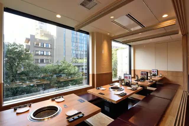 座敷・掘りごたつで、最大36名まで。